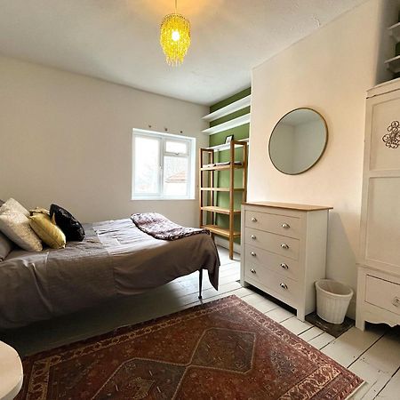 Charming Cottage Retreat With Garden - Sleeps 12 Μπρίστολ Εξωτερικό φωτογραφία