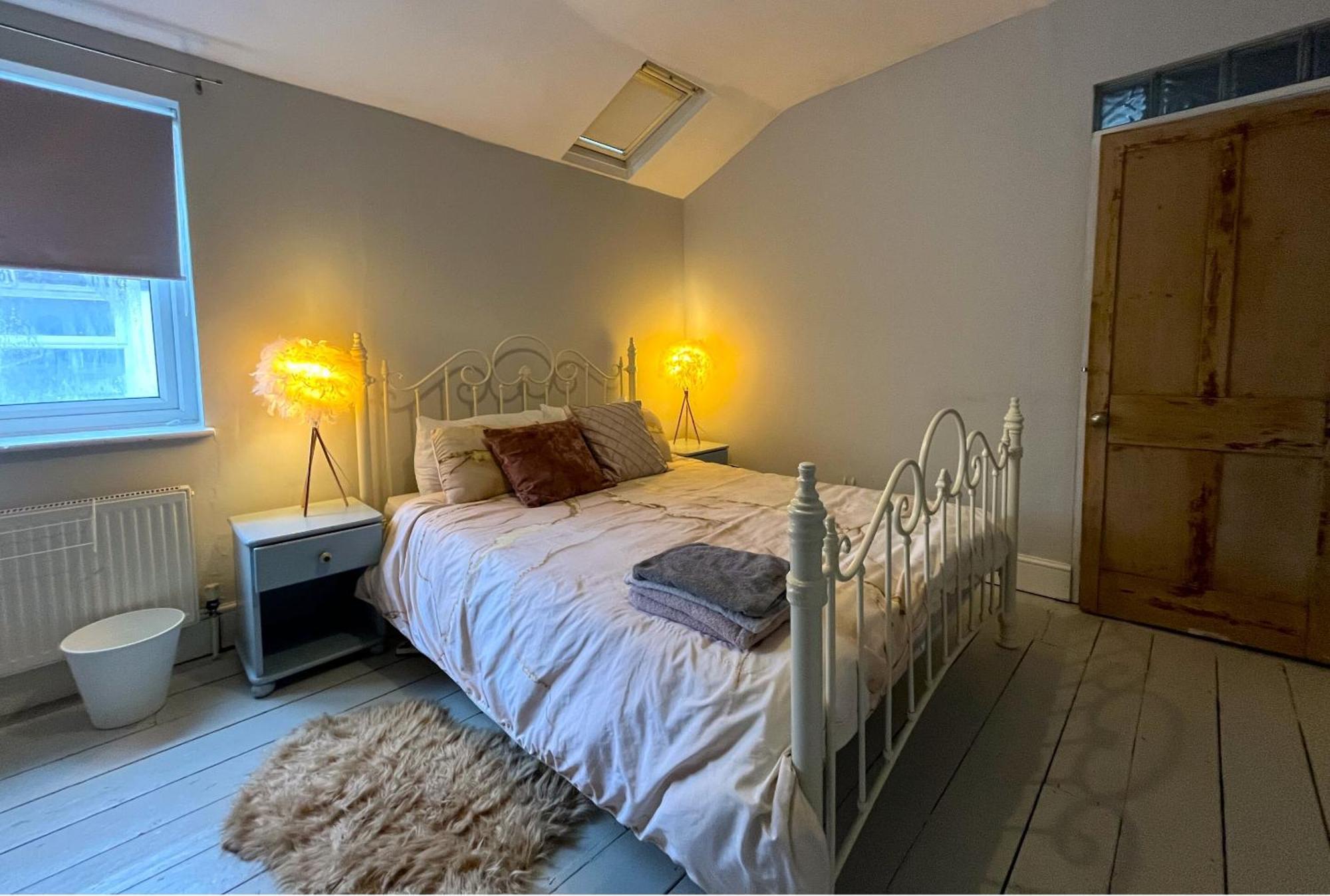 Charming Cottage Retreat With Garden - Sleeps 12 Μπρίστολ Εξωτερικό φωτογραφία