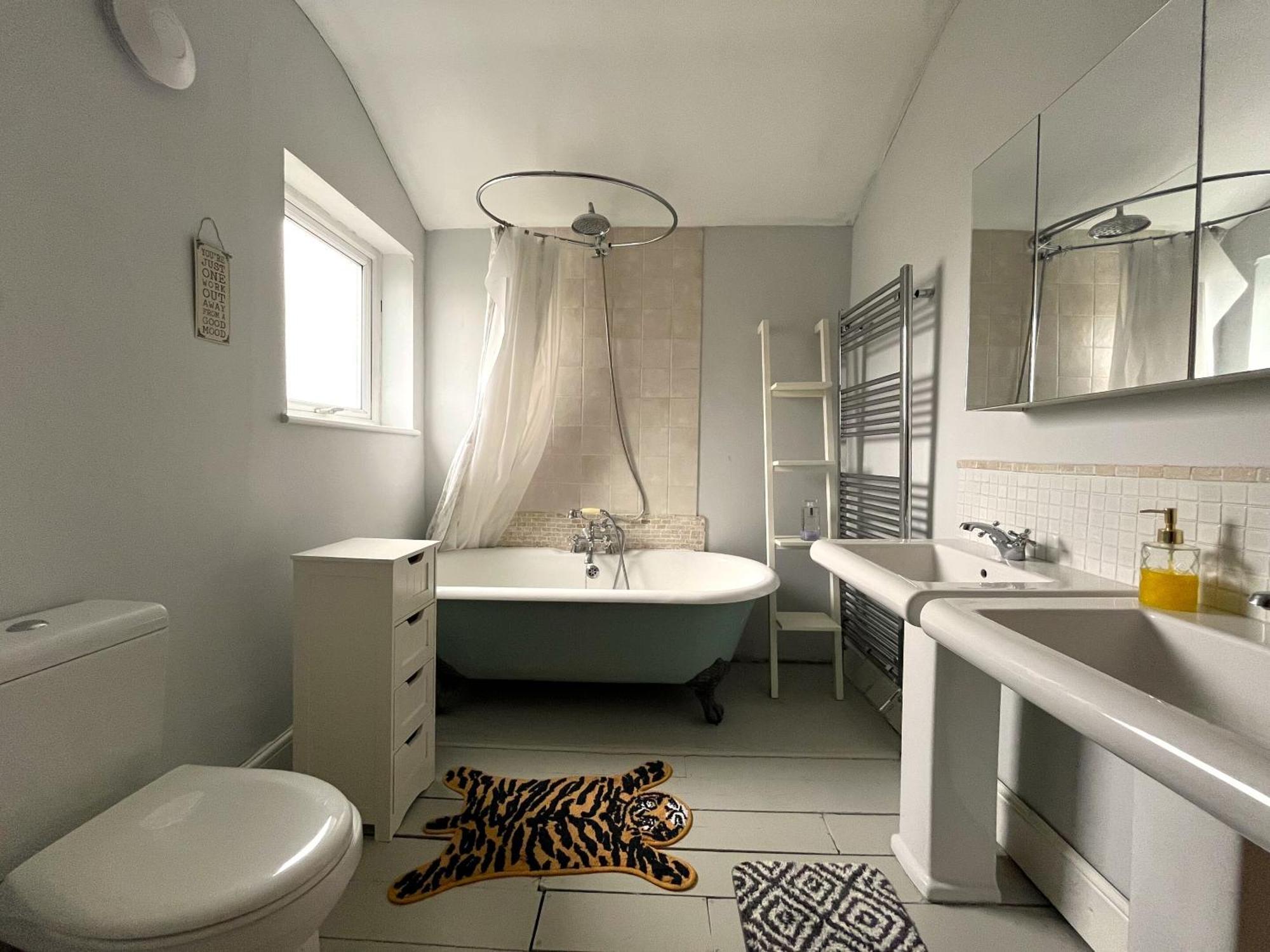Charming Cottage Retreat With Garden - Sleeps 12 Μπρίστολ Εξωτερικό φωτογραφία