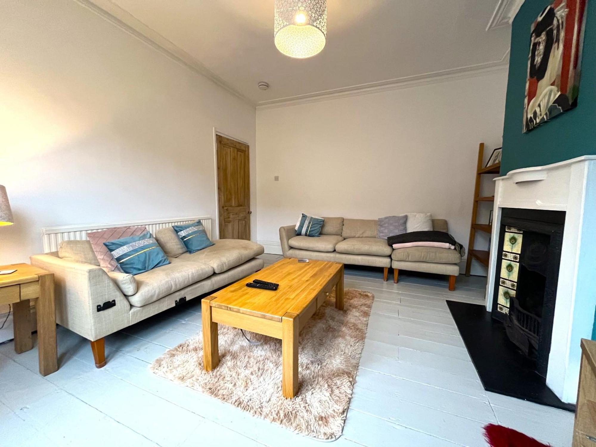 Charming Cottage Retreat With Garden - Sleeps 12 Μπρίστολ Εξωτερικό φωτογραφία