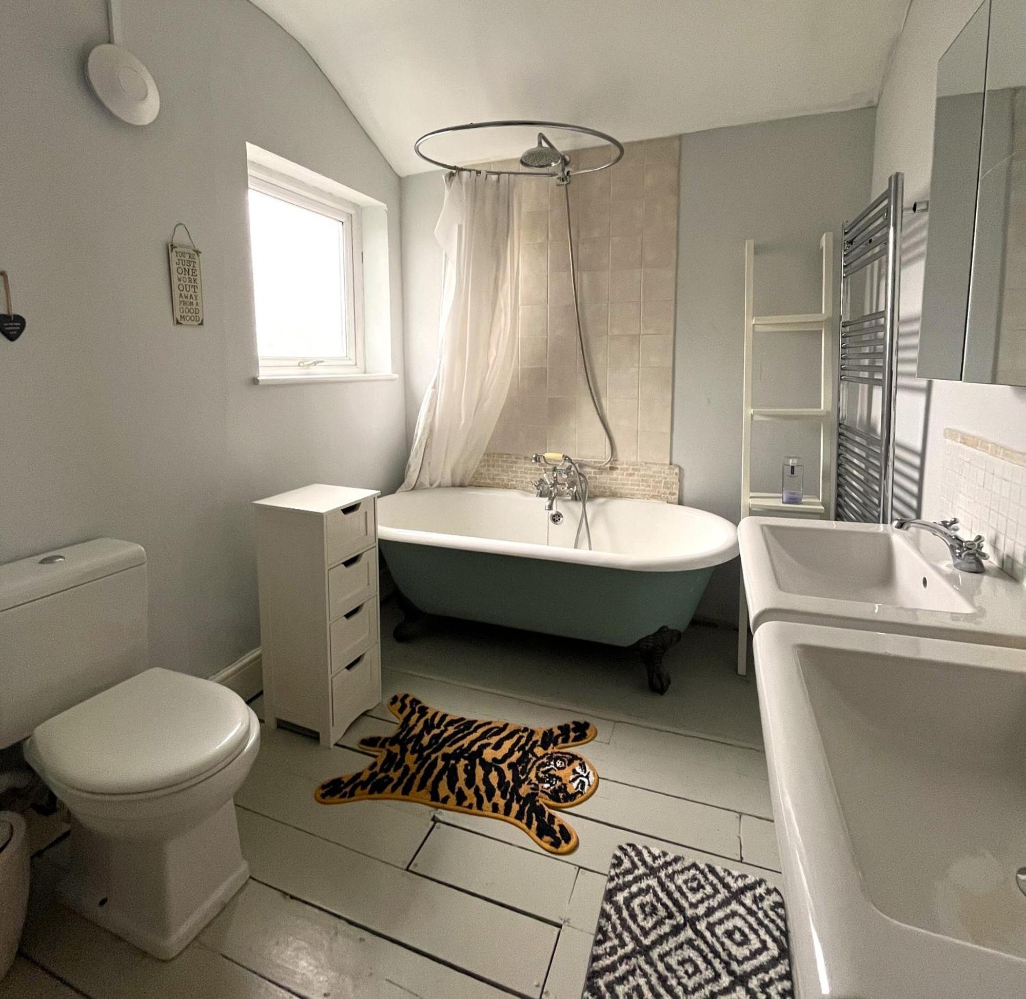 Charming Cottage Retreat With Garden - Sleeps 12 Μπρίστολ Εξωτερικό φωτογραφία